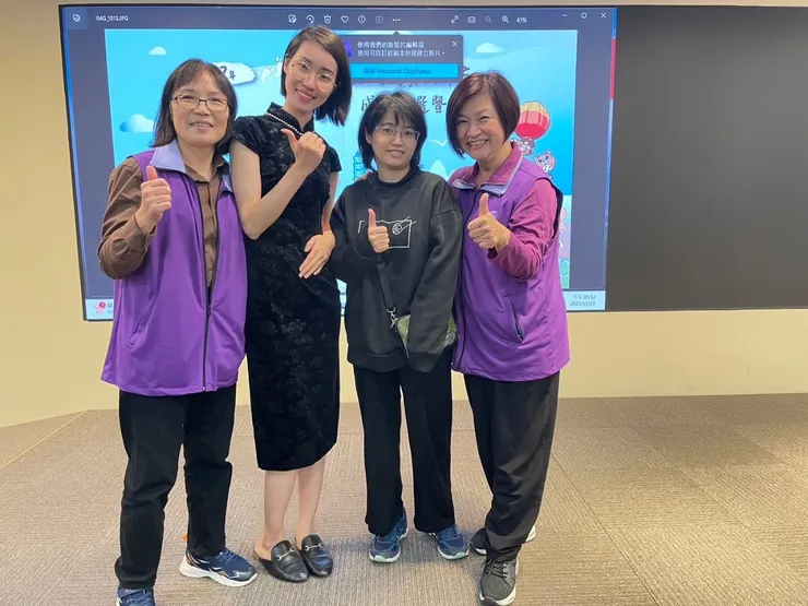 我們與手語翻譯員合照