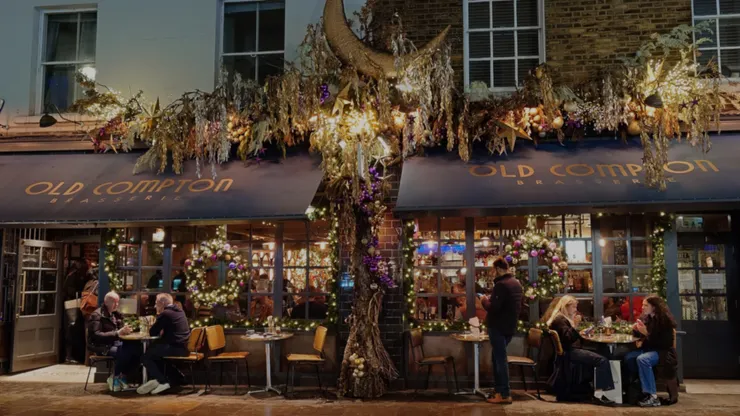 Old Compton Brasserie 餐廳（因路人入鏡，故模糊處理）（攝影／陳宜彣）