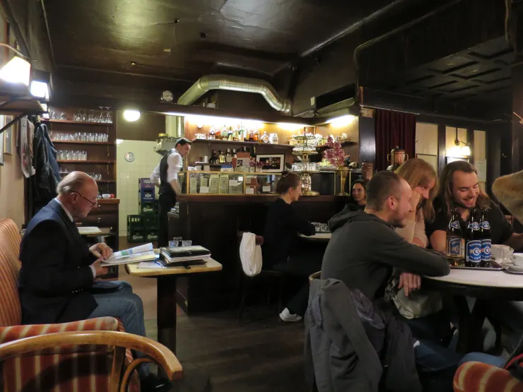 哈維卡咖啡的兩個世界