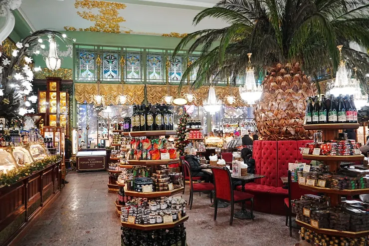 一進去，發現是紀念品店