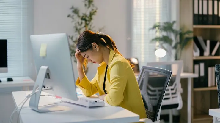 敖醫師觀察到，許多女性僅依賴止痛藥而不尋求治療，部分原因來自家庭經驗。