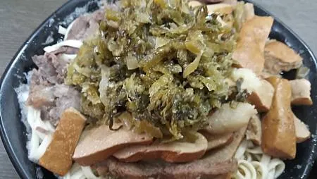 [台北美食]中國文化大學校園人氣很夯的牛肉拌麵、各家媒體報導