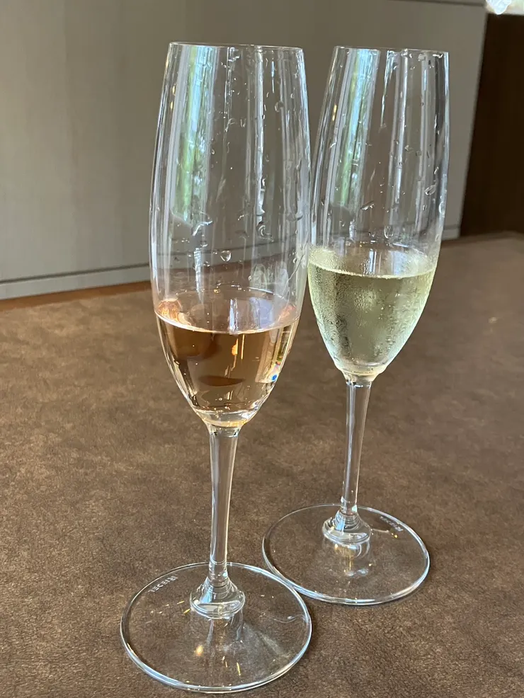 迎賓氣泡酒(大方地提供2款，CHANDON系列的BRUT及ROSE)