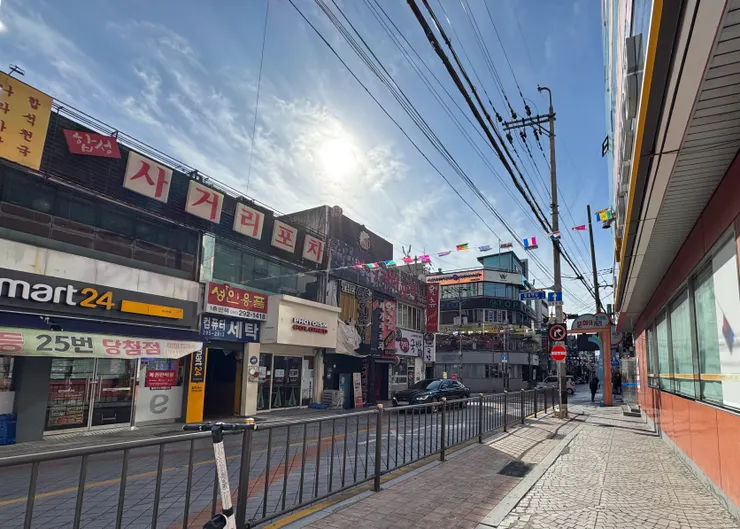 拍攝於2025年12月8日，韓國 馬山綜合巴士站附近