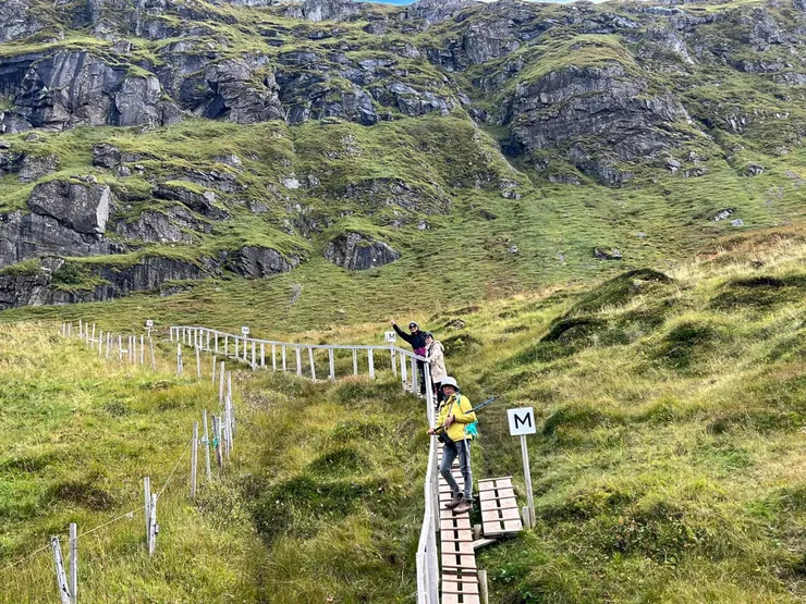 Ryten步道經過私人農場，鋪設簡易棧道。