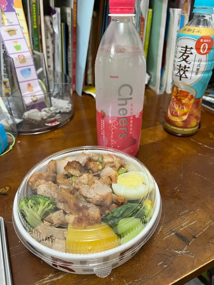 最近吃得太放肆平衡一下，蛋白盒子的紐奧良雞腿排飯半。