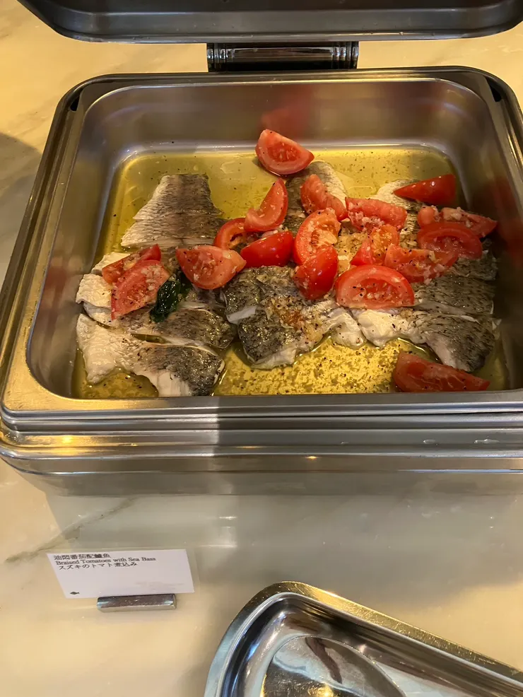 番茄配鱸魚，很樸實新鮮的味道