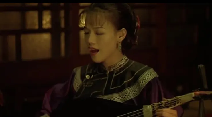 電影《最好的時光》中「自由夢」一節，飾演藝旦的舒淇唱著南管〈荼蘼架〉