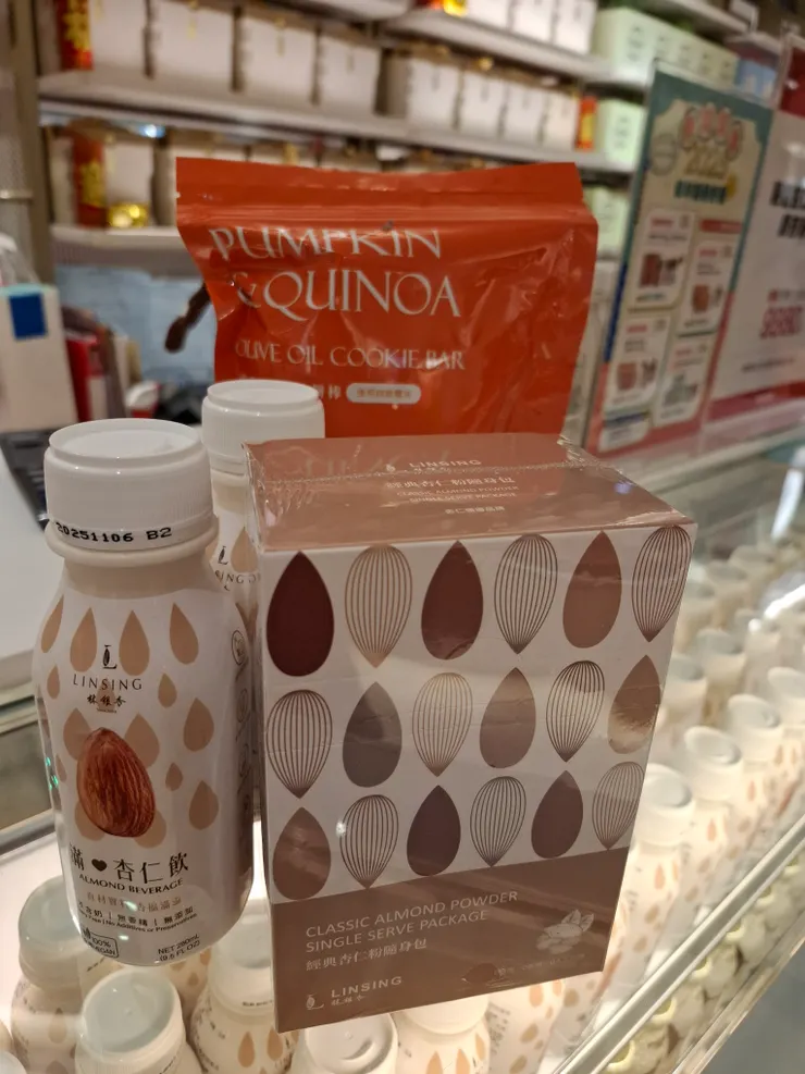 他們家的杏仁粉真的好喝。我也愛呢
