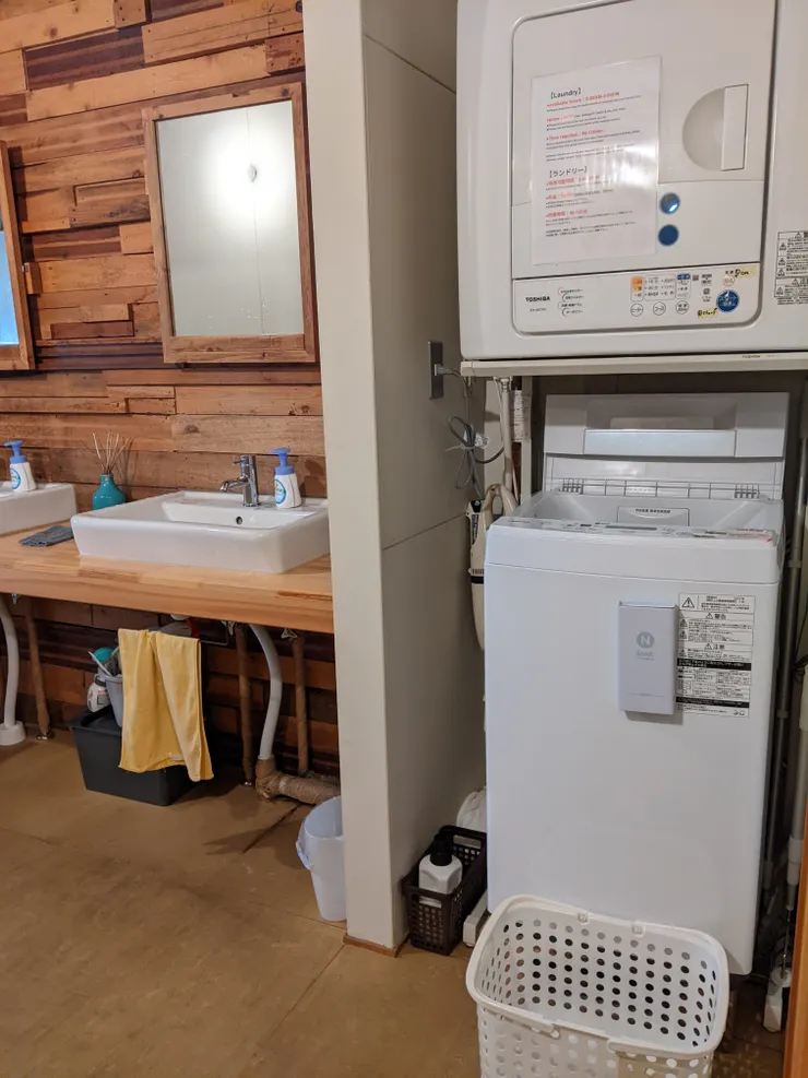 洗衣機有清楚的步驟說明，也有附洗衣精