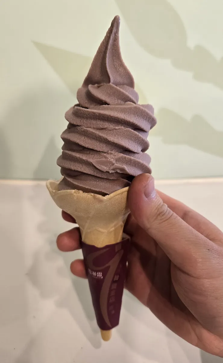 長的很漂亮，且顏色一看就是葡萄的口味，但絕對猜不到裡面有香檳😂