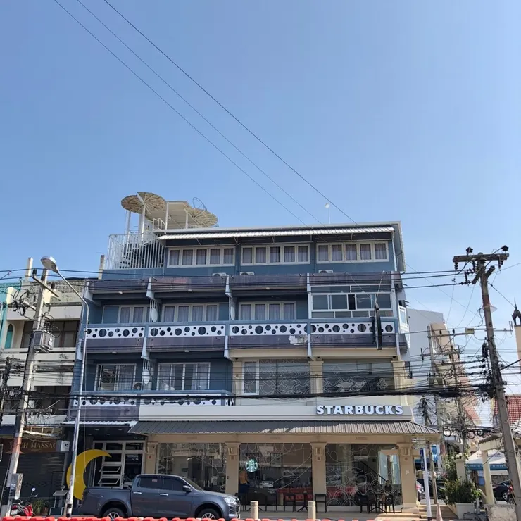 路過星巴克，裡面都沒人