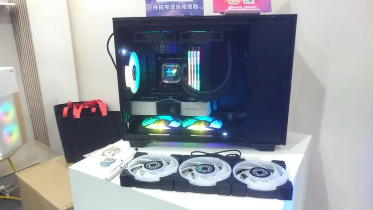 Inwin，每次都提供超多很夯的機殼與風扇產品來參加 只可惜當初手腳太慢沒機會拿到免費風扇
