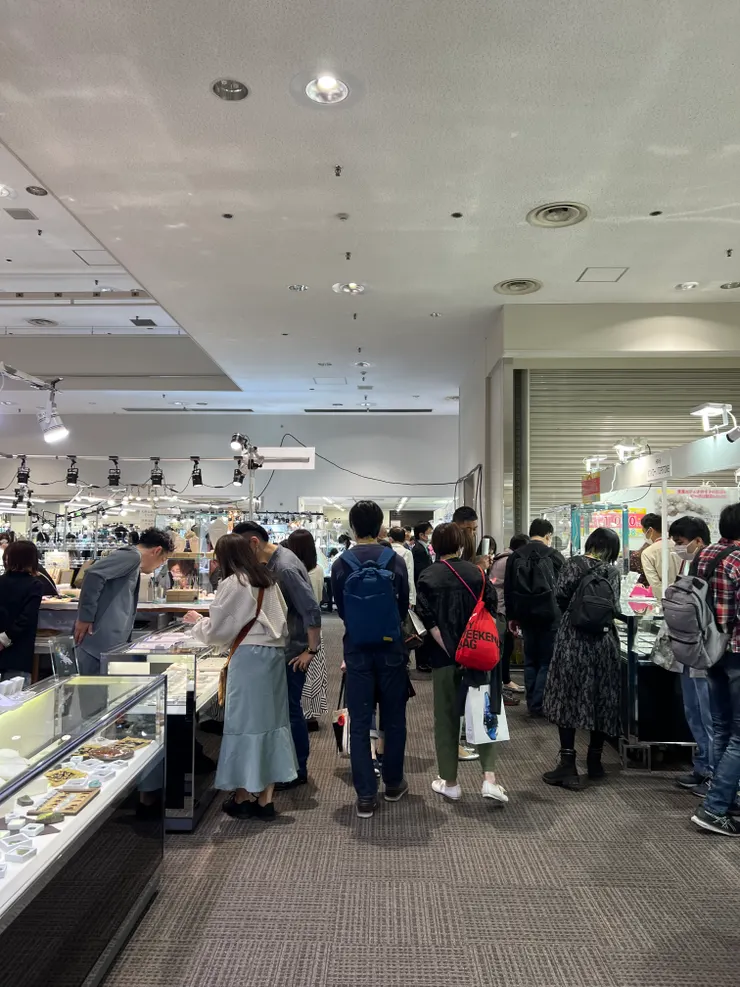 大阪礦物展人潮