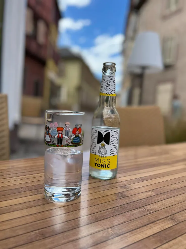 杯子上可愛的小人兒，結果，每一天都會遇到他們