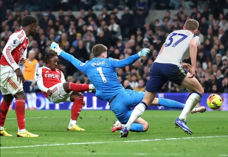 艾錫臥射破網助阿仙奴領先3:1