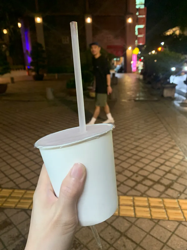 紅柚汁大概是中冰奶大小