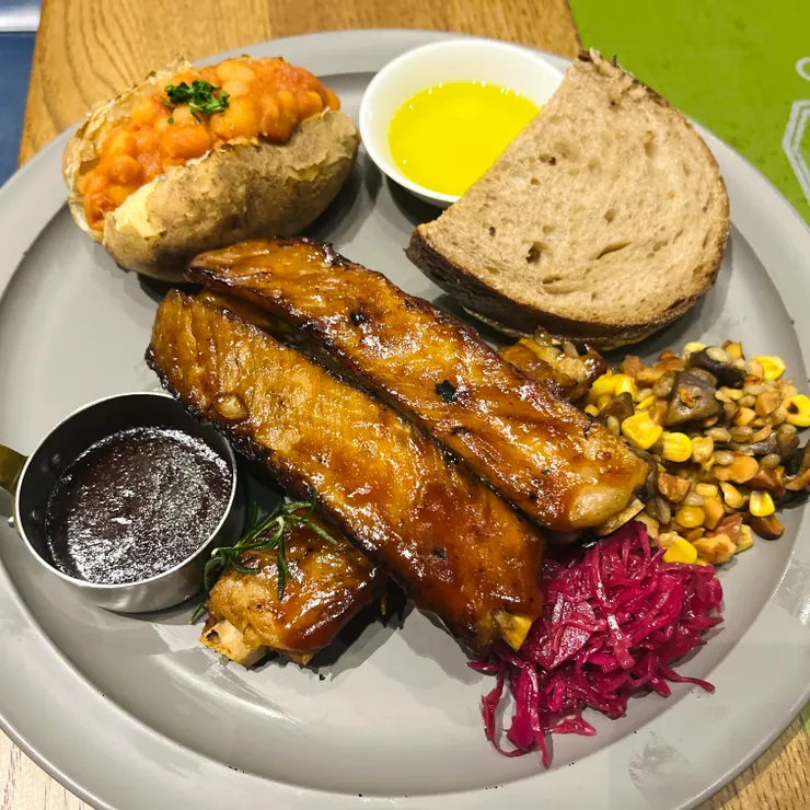 🔸豬肋排套餐（含飲料）ポークリブ プレート（ドリンク付き）