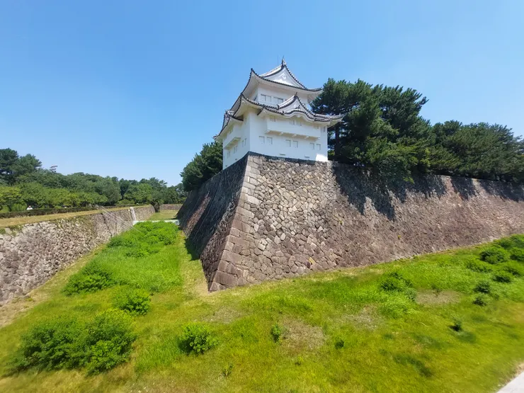 在本丸主城區的西南城鹵，有三層樓高，主要用來抵禦外敵，並可以當做武器庫存放武器