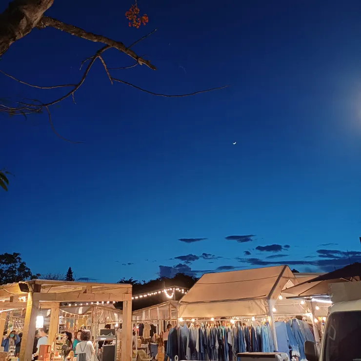 鐵道村下旋月天際