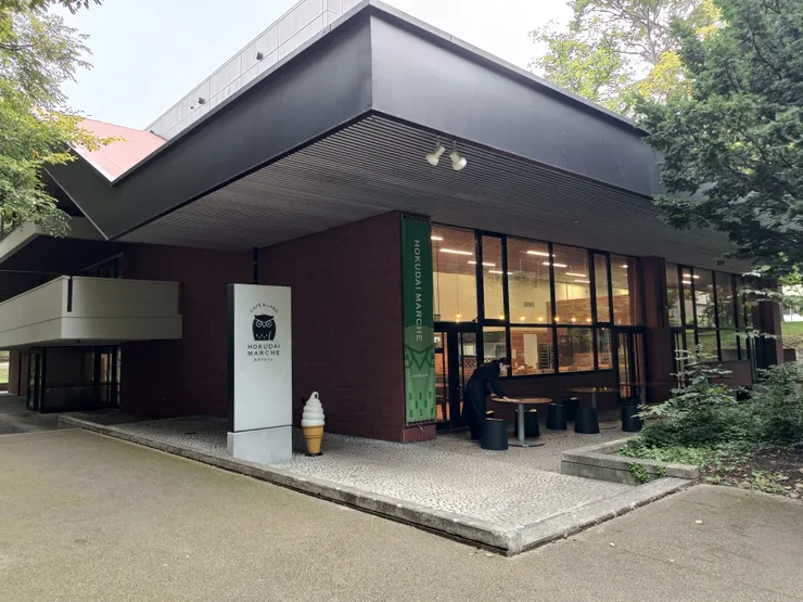 校門口的咖啡廳