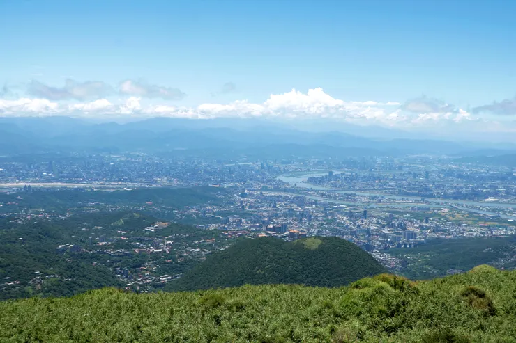 七星山眺望台北盆地
