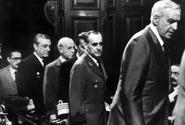 阿根廷審判上的軍官。圖片取自維基百科。