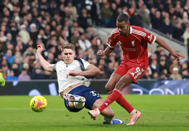 伊蕯撞射破網助利物浦領先1:0