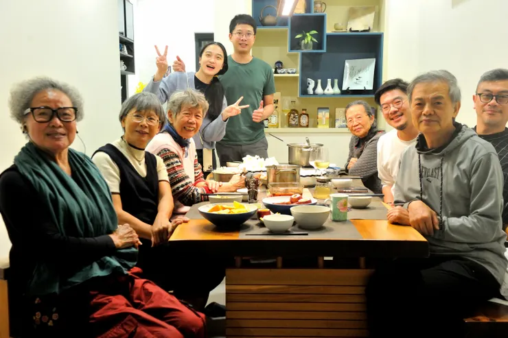 【大年初四，老婆娘家人來。】