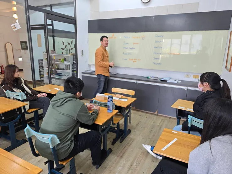 上華蒙特梭利國高中部｜台南安南區自學團體，結合每日英文外師 & 數學專業教學，助孩子穩健迎戰未來