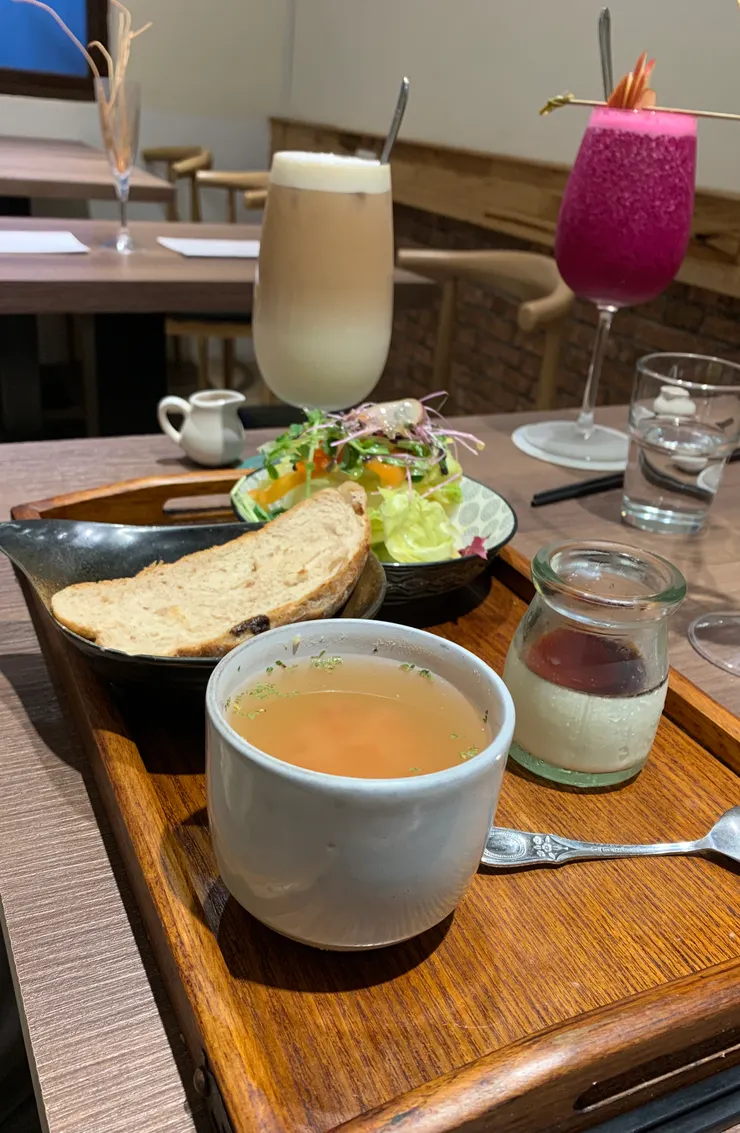 大套餐👉🏻小沙拉+例湯+麵包+飲品任選+主廚甜點