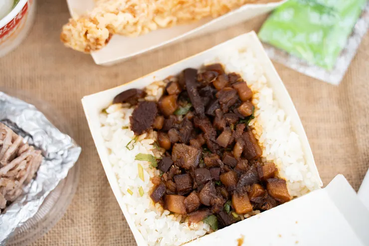 [2026台南過年聚餐餐廳]周氏蝦捲國宴廳，每人600元吃遍12道國宴級台南小吃美食！新春開運年菜開箱，帶長輩吃飯超有面子