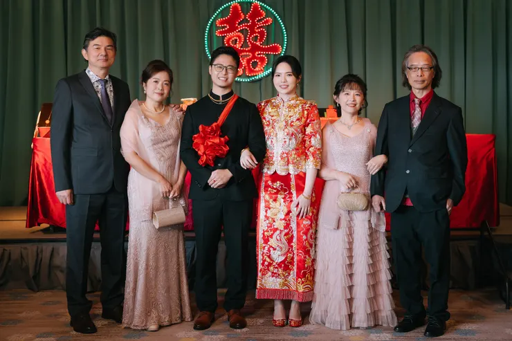 新人與雙方父母合影