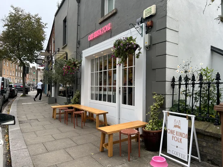 One kinda folk coffee (距離租屋處走路六十公尺的咖啡店)