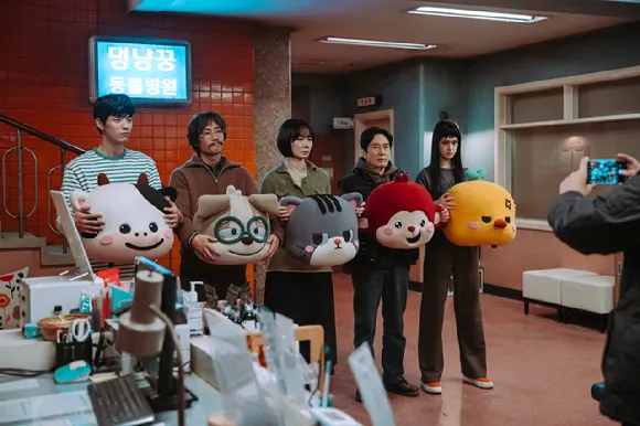 超脫常識的玩偶裝 [사진=쿠팡플레이 ]