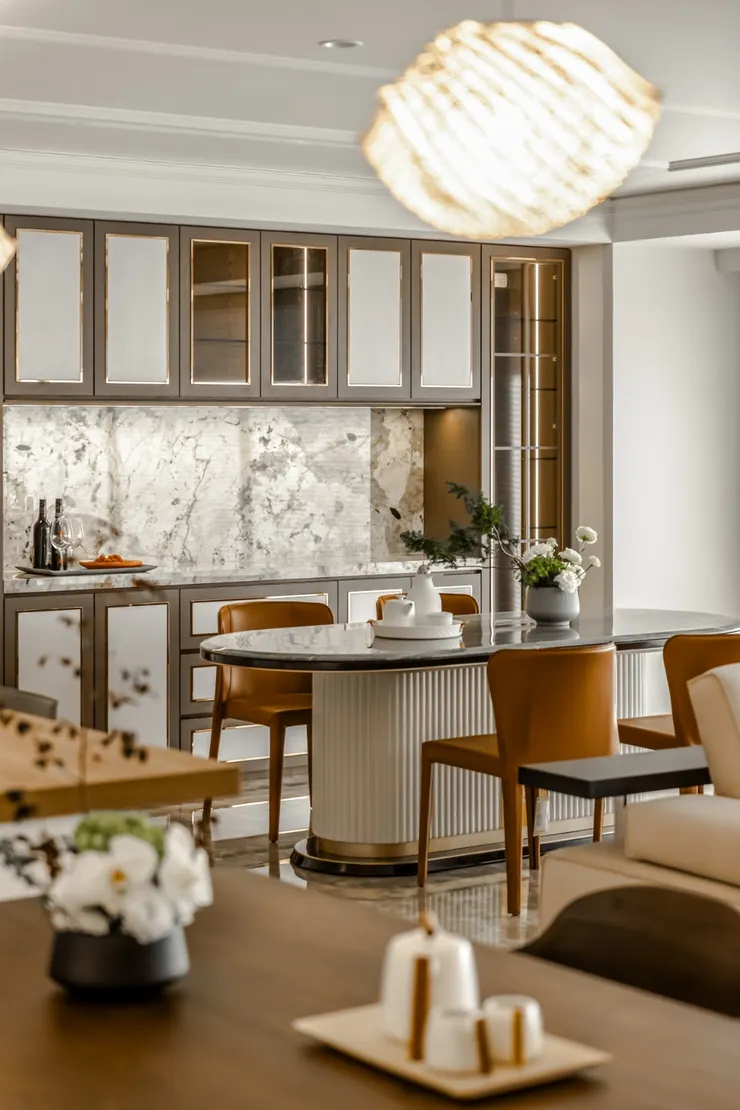 (作品呈現：層次天花 x 輕奢日常｜66坪現代美式風的4房2廳4衛宅：殷雄｜藝瓦高雄室內空間設計)