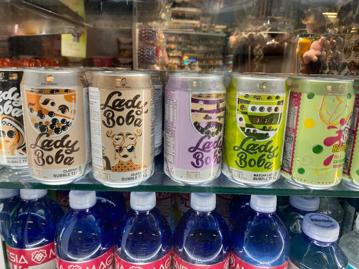 ▲各種口味的罐裝珍珠奶茶呀~真的奇了!