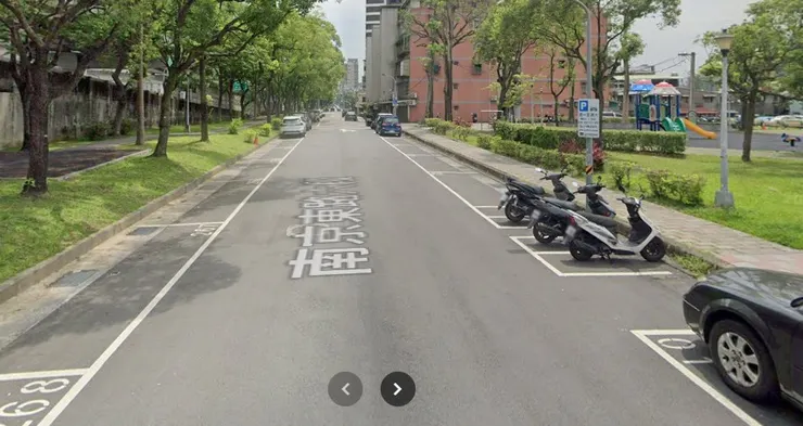 南京東路6段路邊停車格