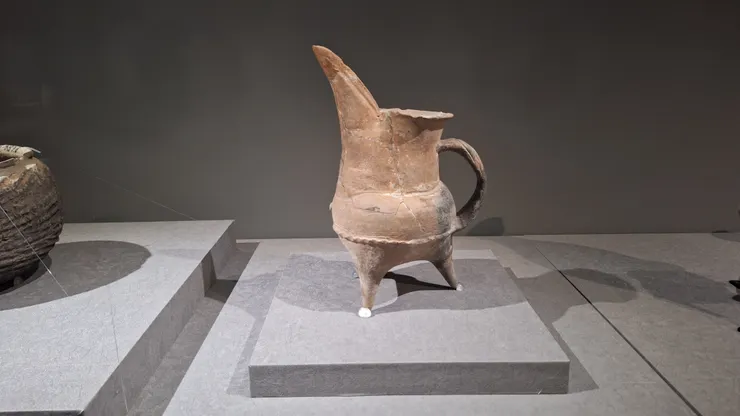 文化藝術】古代陶瓷4品| 新石器三足壺+新石器彩繪尖底壺+漢糧食屋+遼三