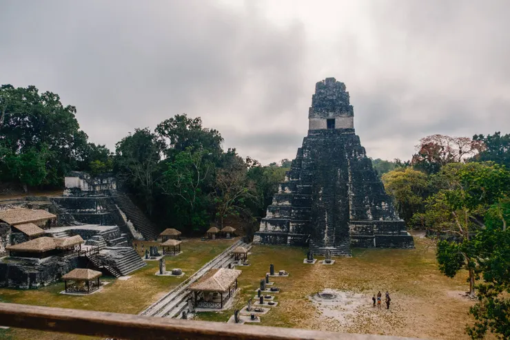 蒂卡爾的 1 號神廟、大廣場與中央衛城