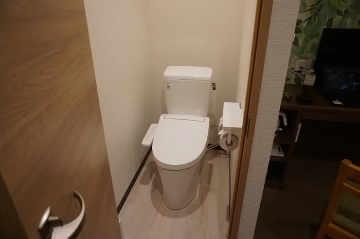 免治馬桶，但沒有洗手的地方。