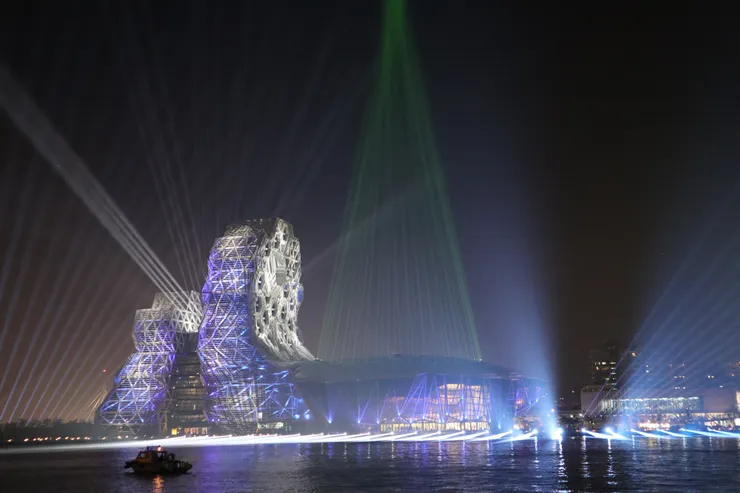 音浪塔之上的聖誕樹