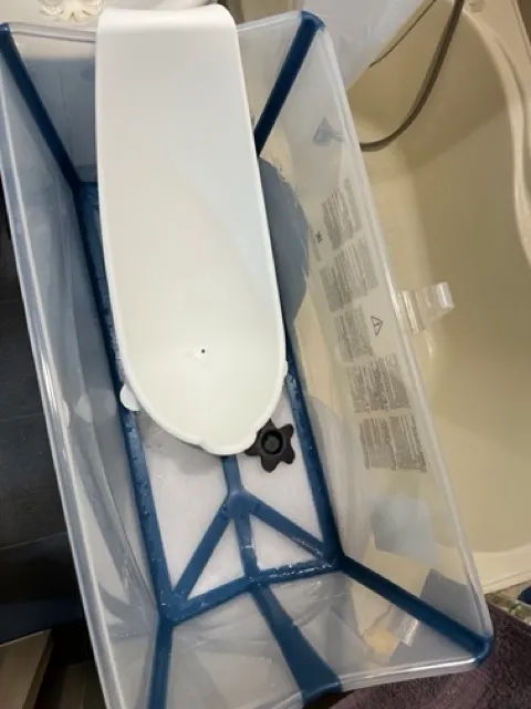 有水溫感知水塞，過熱會變紅色