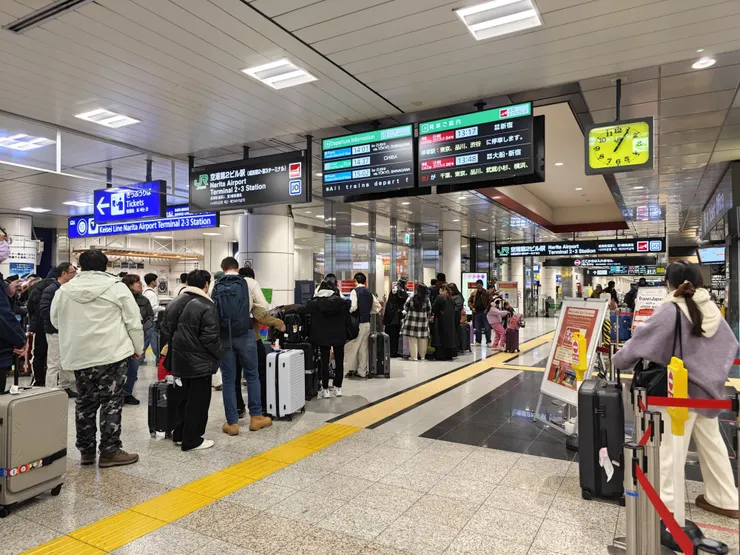 旺季!Welcome Suica購卡機排隊伍排好長!