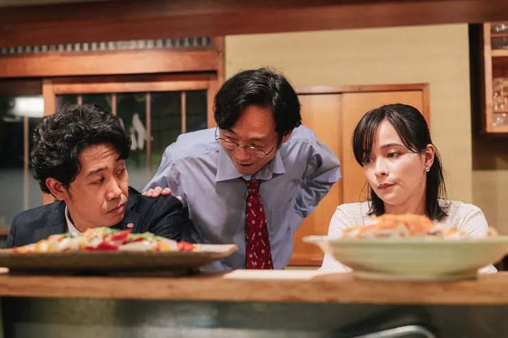 電影除了有著名編劇宮藤官九郎（中）擔任重要配角外，還有久違的加藤羅莎（右）