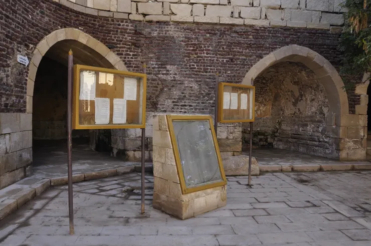 Qaitbay Castle內羅薩賽塔石碑的複製品