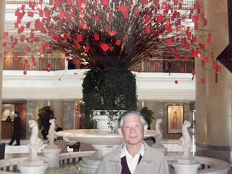 好學的爸爸總是在旅遊中投入專注與好奇，享受旅遊的每一處風景與際遇。