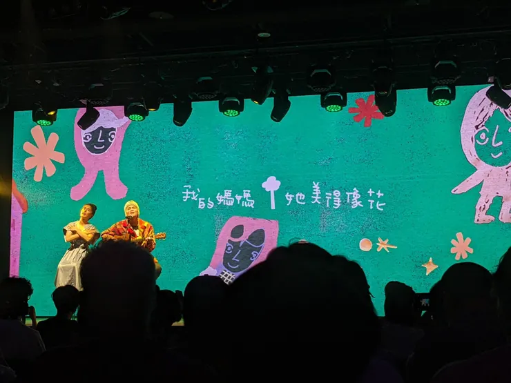  歌手/郭耀仁、手語表演者/廖曉彤