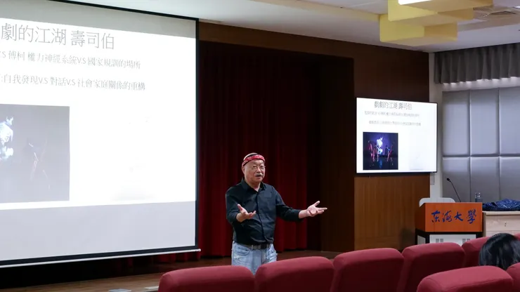 鍾喬自稱壽司伯，「以前是賣黑輪的，改賣壽司賺到錢後去學戲劇，才成為教戲劇的老師。」