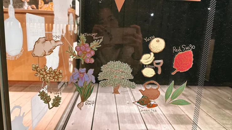 手繪風格的素材讓人忍不住想蹲下來拍一張留紀念，好可愛～